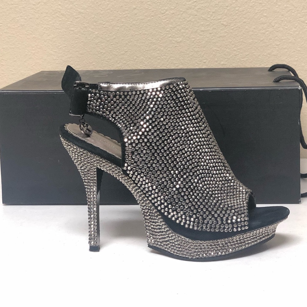 Helens Heart Lady’s Formal Crystal Heels SZ 6
